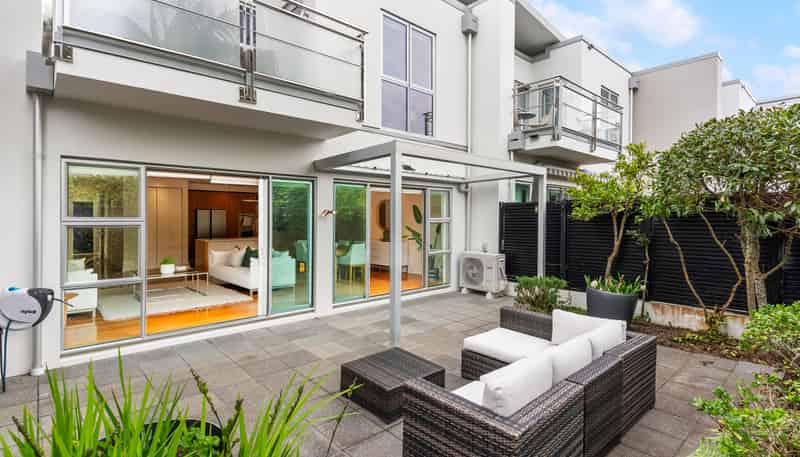 5/258 Hurstmere Road, Takapuna