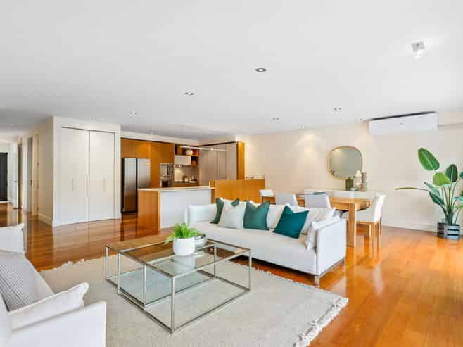5/258 Hurstmere Road, Takapuna