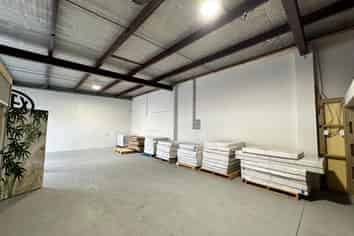 Rare Industrial Unit in Henderson