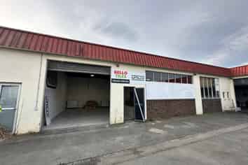 Rare Industrial Unit in Henderson