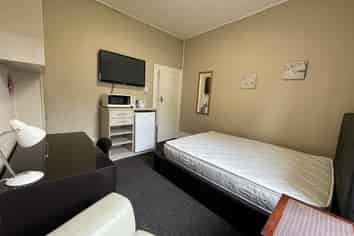 Room 4/ 54 Queen Street, North Dunedin