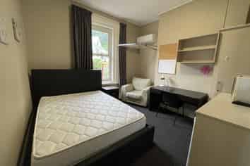 Room 4/ 54 Queen Street, North Dunedin