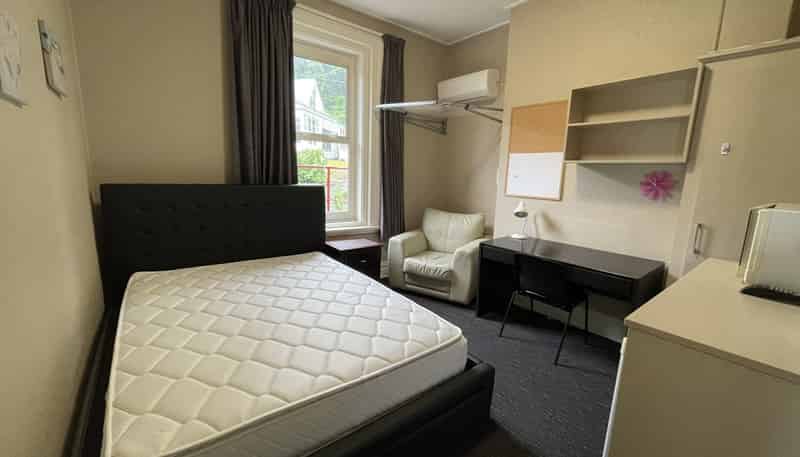 Room 4/ 54 Queen Street, North Dunedin