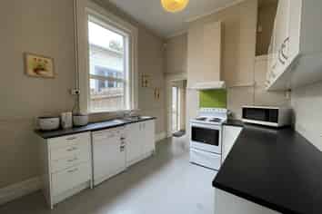 Room 4/ 54 Queen Street, North Dunedin