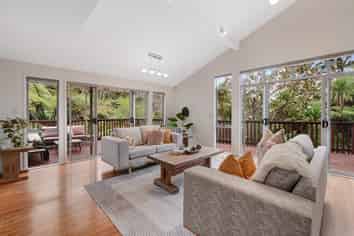 9 Springwater Vale, Unsworth Heights