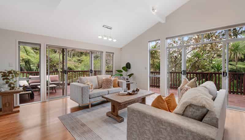 9 Springwater Vale, Unsworth Heights