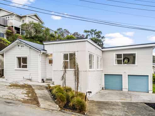 6 Carlisle Street, Island Bay