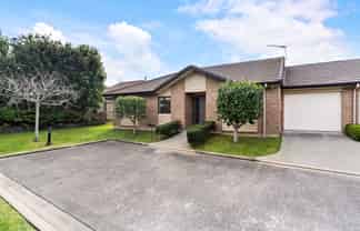 6 Royalle Mews, Botany Downs