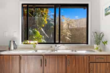 1/1341 Hinemoa Street, Victoria