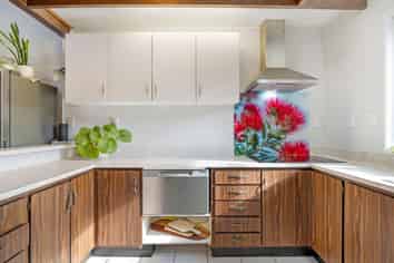 1/1341 Hinemoa Street, Victoria