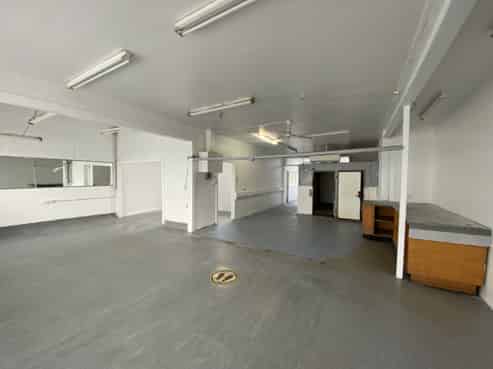 Refurbished and retail-ready – For Lease