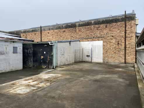 Refurbished and retail-ready – For Lease