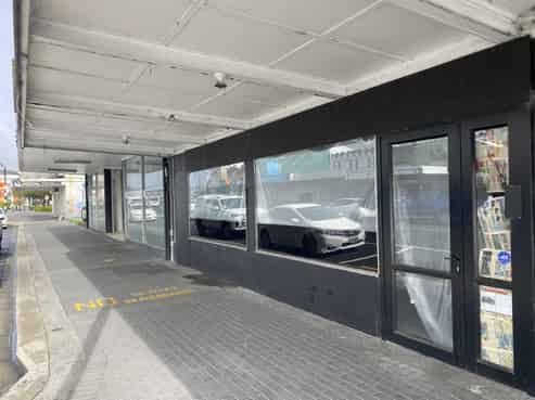 Refurbished and retail-ready – For Lease