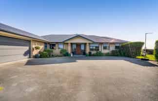 60 Monmouth Road, Pembroke