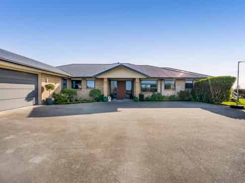60 Monmouth Road, Pembroke