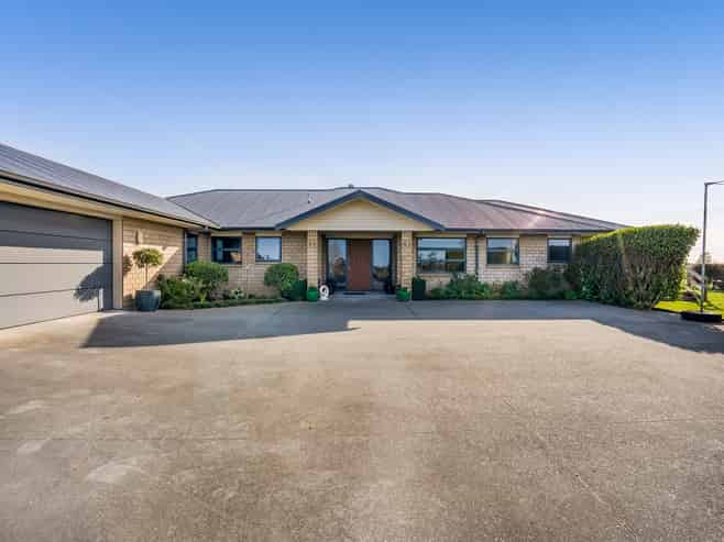 60 Monmouth Road, Pembroke