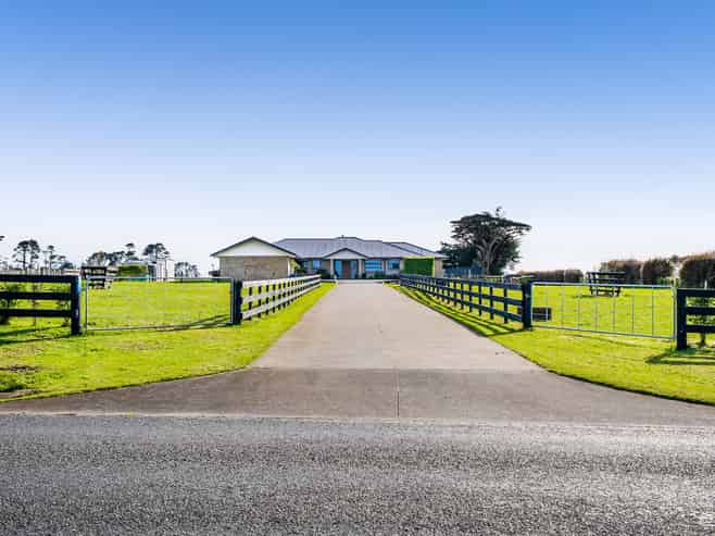 60 Monmouth Road, Pembroke
