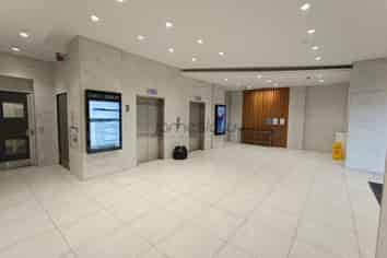 Full Floor available, can incl Signage Rights