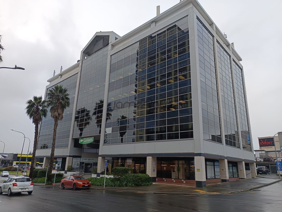 Full Floor available, can incl Signage Rights