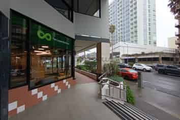 Full Floor available, can incl Signage Rights