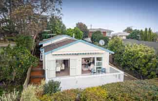 2/154 Sunset Road, Unsworth Heights