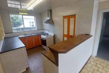 106 Hills Road , Edgeware