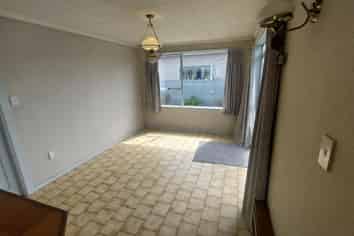 106 Hills Road , Edgeware