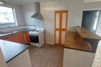 106 Hills Road , Edgeware