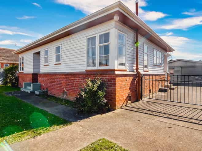 129 Savage Crescent, West End