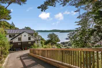 24 Korimako Road, Eastbourne