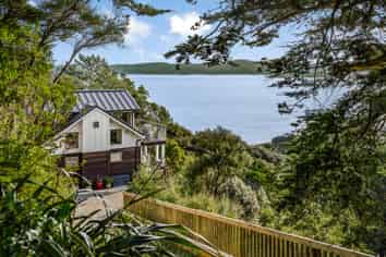 24 Korimako Road, Eastbourne