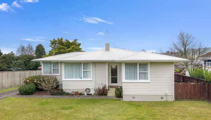 40 Roger Street, Pukehangi