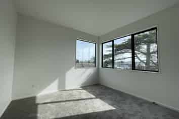 E/10 Erima Avenue, Point England