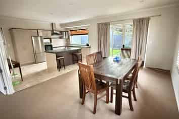 7 Elwyn Close , Flat Bush