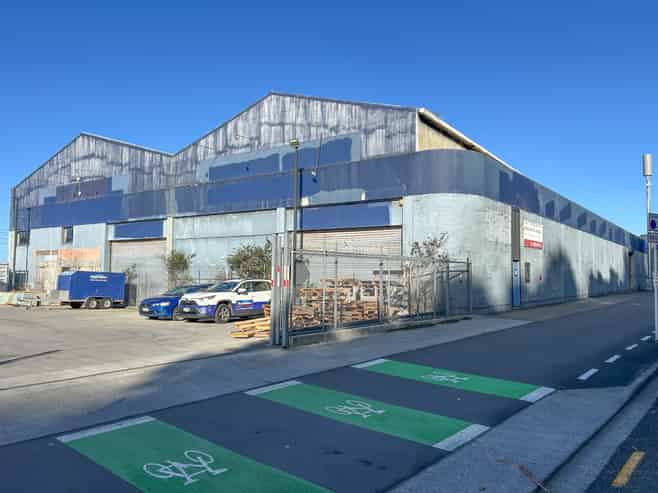 Big & Basic in a Prime Location