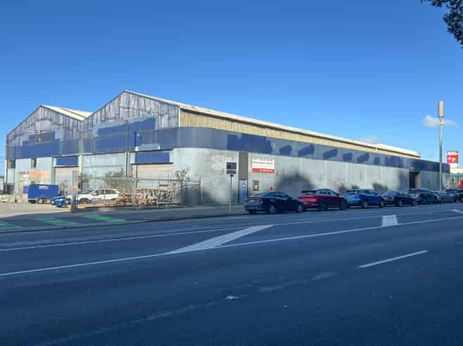 Big & Basic in a Prime Location