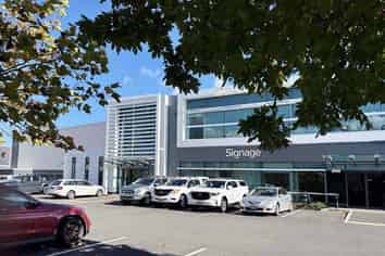Spacious Warehouse with Prime Amenities