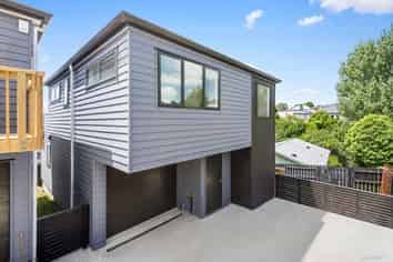 6B Landsdale Place, Massey