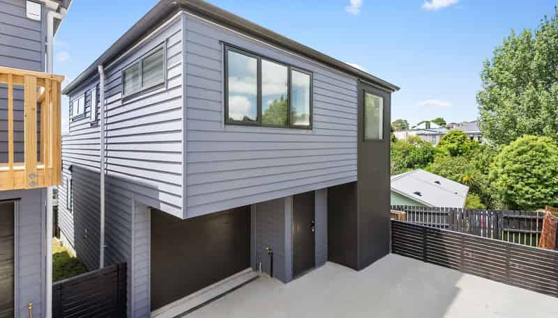 6B Landsdale Place, Massey