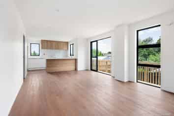 6B Landsdale Place, Massey