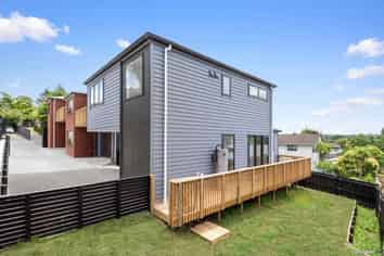 6B Landsdale Place, Massey