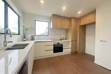 6B Landsdale Place, Massey
