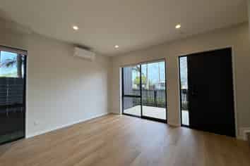 1/13 Thomas Road , Mangere