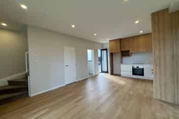 1/13 Thomas Road , Mangere