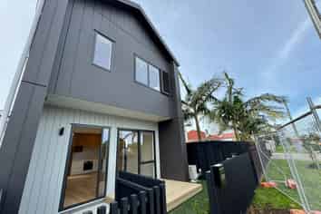 1/13 Thomas Road , Mangere