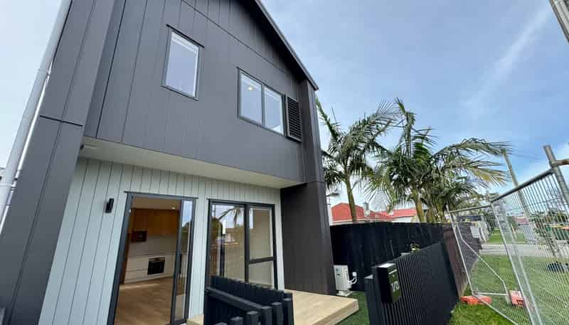 1/13 Thomas Road , Mangere