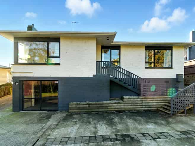 165 Devon Street West, Hillcrest