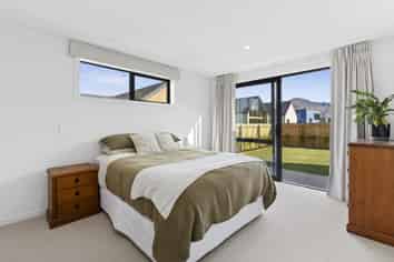6 Moonstone Street, Albert Town