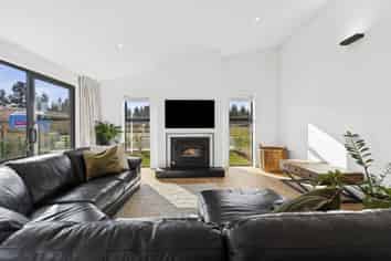 6 Moonstone Street, Albert Town