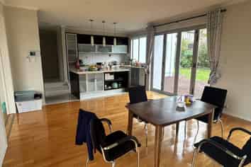 69 Killybegs Dr, Albany